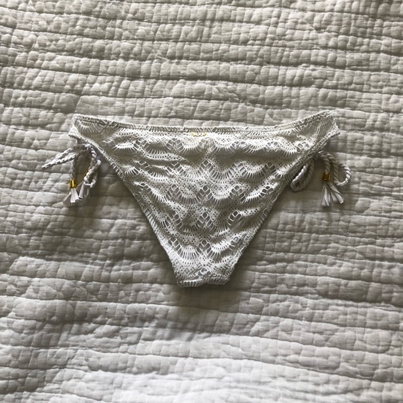 *SOLD* 
ROXY Crochet-style White Bikini - Picture 5 of 5